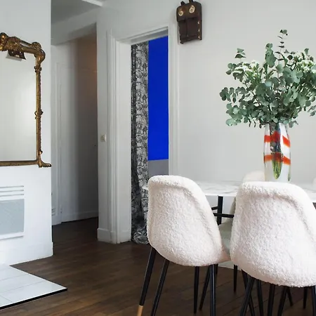 Deux Pieces Au Coeur Du Marais Apartment